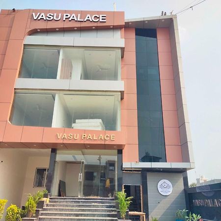Hotel O Vasu Palace Ayodhya Екстериор снимка
