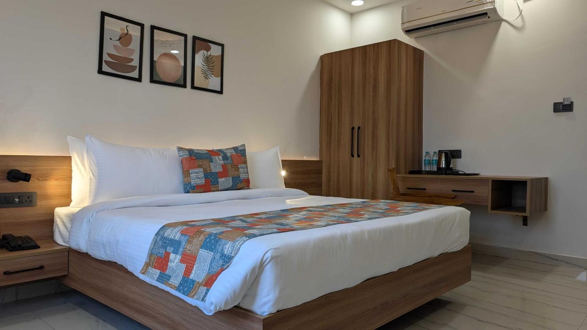 Hotel O Vasu Palace Ayodhya Екстериор снимка