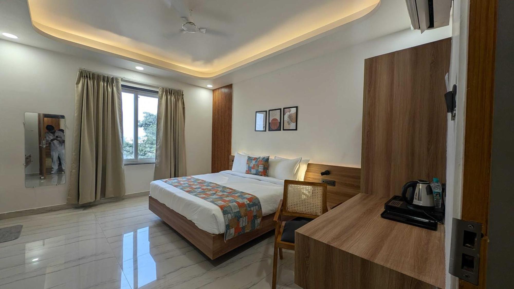 Hotel O Vasu Palace Ayodhya Екстериор снимка